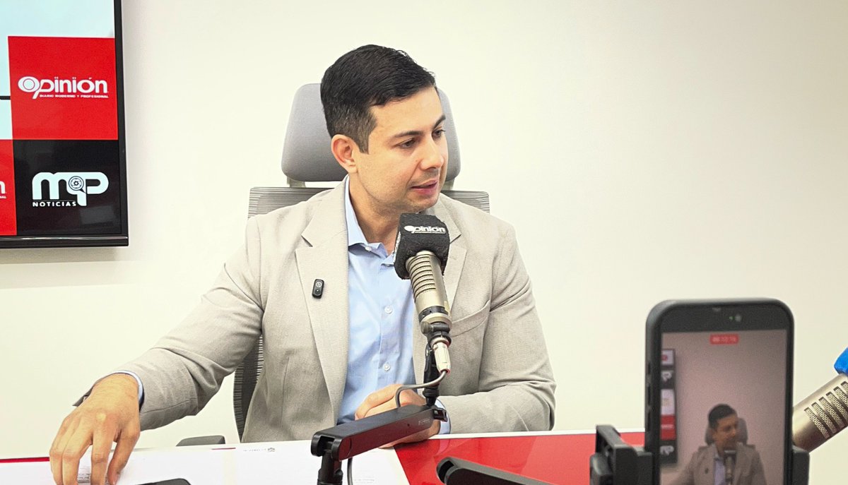 MIT_Ecuador's tweet photo. 📡 Más conectividad y oportunidades digitales para El Oro.

El Viceministro, @Ricardo__Guti, participó en una entrevista en Candela Noticias, donde dialogó sobre la próxima inauguración del Punto Digital Gratuito de La Florida, en Portovelo, que beneficiará a más de 11.000 ciudadanos, con internet gratuito y más de 450 temáticas de capacitación.

También destacó los avances de la Estrategia Nacional de Comercio Digital y la renegociación con las operadoras de telecomunicaciones para fortalecer la conectividad en el país. 🇪🇨