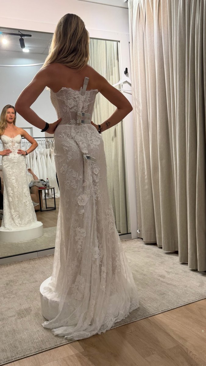 mila_tears's tweet photo. Wedding prep shouldn’t mean shrinking yourself. Train to feel strong, confident and healthy, not miserable and starved. Your body weight is the least important thing about you. https://t.co/M9B57COeXi