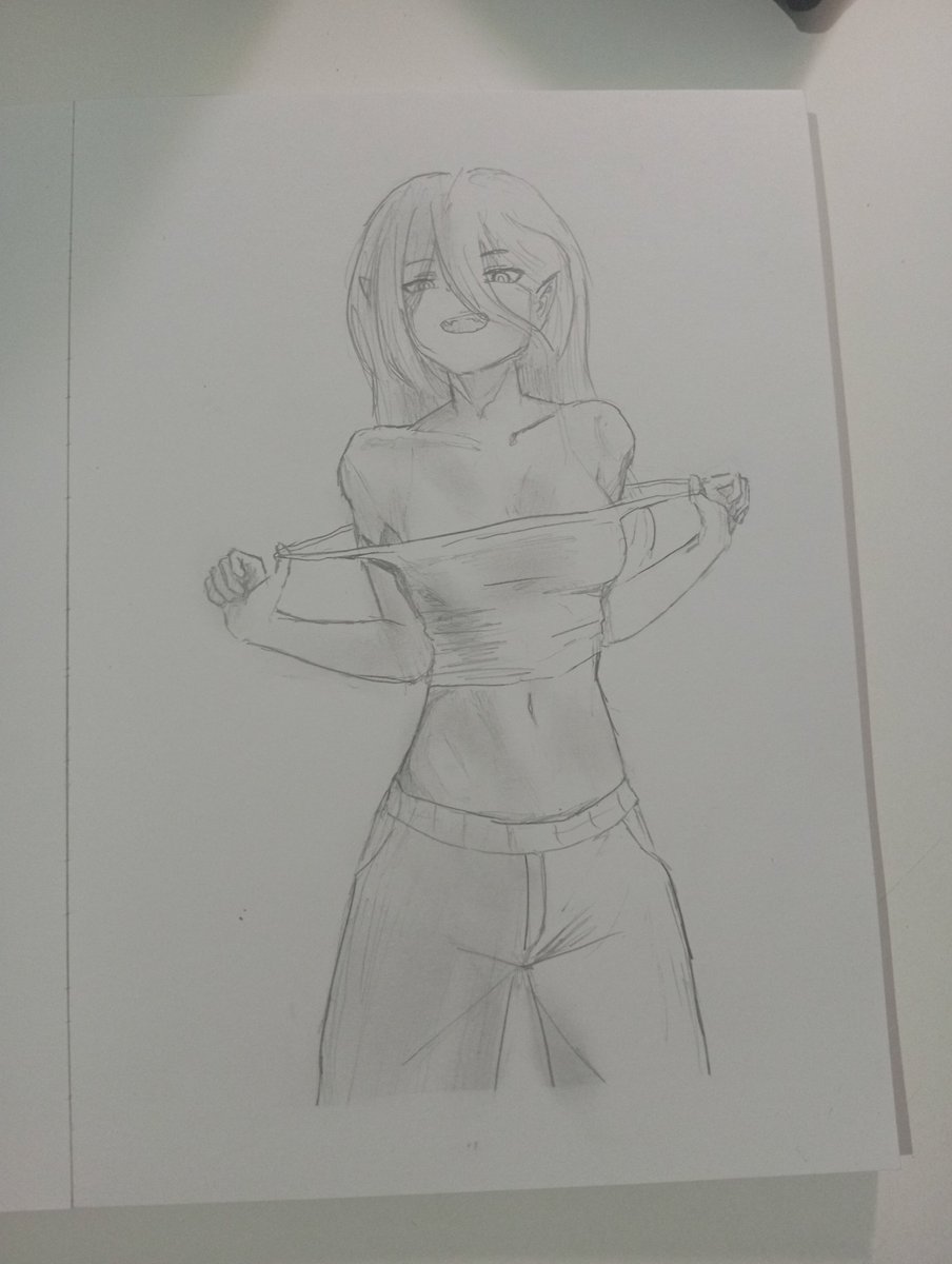 Creampuufff's tweet photo. @scarletx_jones Idk why my art looks better traditionally, anyway here's my vampire oc, camillia 😊 https://t.co/Wuw55Jzlga