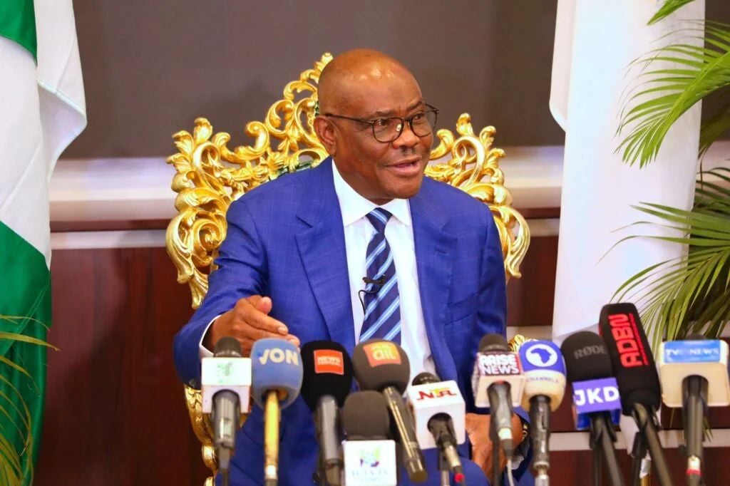MobilePunch's tweet photo. 𝗪𝗶𝗸𝗲 𝗽𝗹𝗲𝗱𝗴𝗲𝘀 𝘀𝘂𝗽𝗽𝗼𝗿𝘁 𝗳𝗼𝗿 𝗤𝗮𝘁𝗮𝗿 𝗲𝗺𝗯𝗮𝘀𝘀𝘆, 𝘀𝗲𝗲𝗸𝘀 𝗽𝗮𝗿𝘁𝗻𝗲𝗿𝘀𝗵𝗶𝗽 𝗼𝗻 𝗔𝗯𝘂𝗷𝗮 𝗱𝗲𝘃𝗲𝗹𝗼𝗽𝗺𝗲𝗻𝘁

𝗥𝗲𝗮𝗱 𝗠𝗼𝗿𝗲: https://t.co/t8lt7KVCHq https://t.co/UuvUYmzQDH