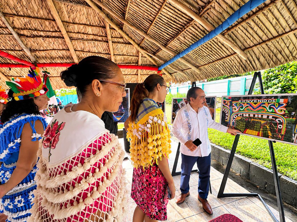 EmbaMexTT's tweet photo. La Alianza del Pacífico, integrada por Chile, Colombia, México y Perú, en colaboración con la comunidad de Santa Rosa First Peoples de Trinidad y Tobago, realizó un encuentro de lectura de poesía indígena y exposición fotográfica, en el marco de la Heritage Week. https://t.co/d5yEKHJBot
