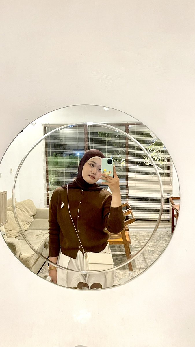 hllwzyy's tweet photo. WFC di coffeshop favorit❤️🫶🏻 https://t.co/x6gtS0iFYp