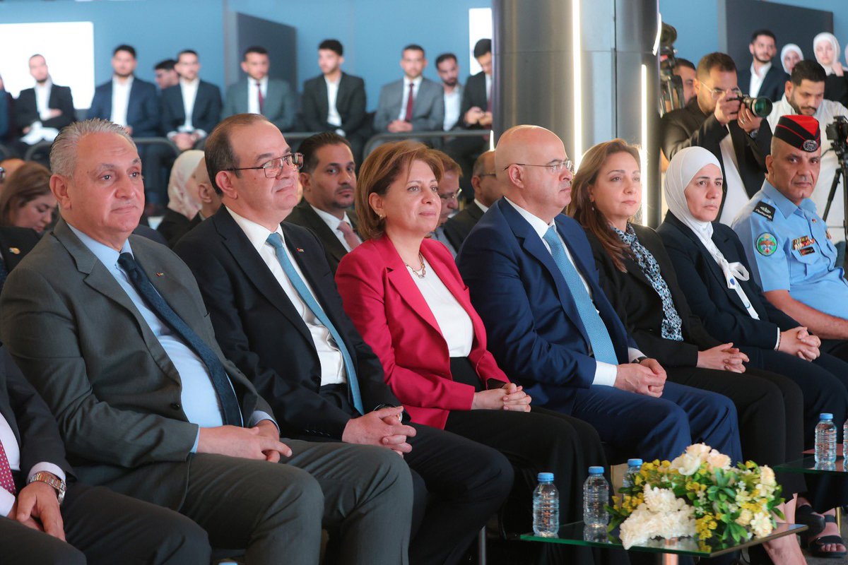 SamiSmeirat's tweet photo. شهدنا اليوم إعلان الفائزين بالدورة الخامسة من جائزة ولي العهد لأفضل تطبيق خدمات حكومية، وإطلاق دورتها السادسة، بمشاركة أفكار مبتكرة تعكس قدرة الشباب على توظيف التكنولوجيا والذكاء الاصطناعي في تقديم حلول عملية لتحديات واقعية.

مبارك للفرق الفائزة، وكل التوفيق لجميع المشاركين في مواصلة تطوير أفكارهم وتحويلها إلى مشاريع ذات أثر مستدام.

نؤمن بأن الاستثمار في طاقات الشباب وتمكينهم هو استثمار في مستقبل الأردن الرقمي.

#جائزة_ولي_العهد_لأفضل_تطبيق_خدمات_حكومية