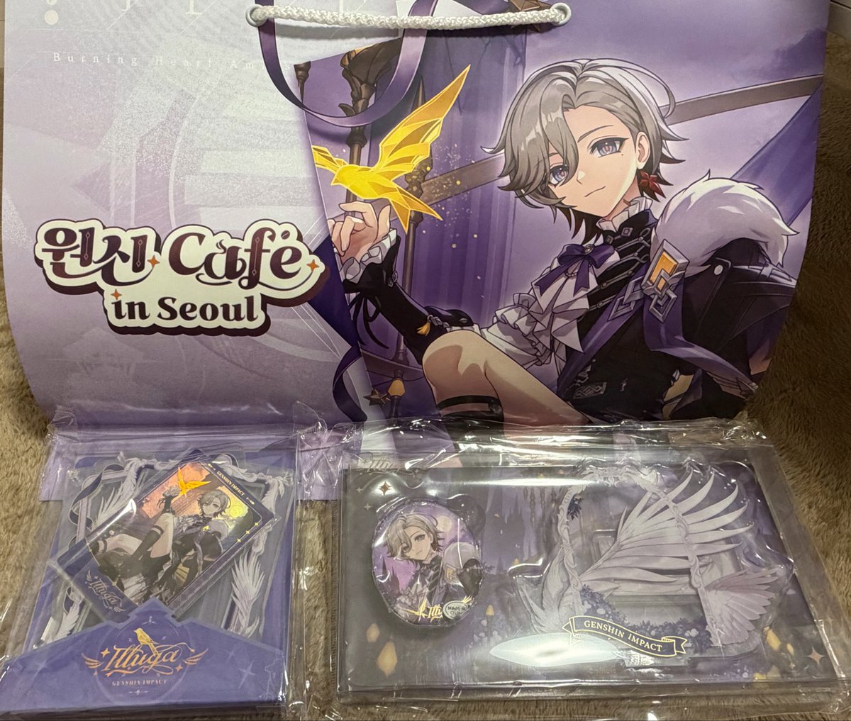 _venti616's tweet photo. アクスタは売り切れちゃって買えなかったんだけどイルーガのフォトカードセットと缶バッジ（缶バッジ買ったことないけど飾る用の台座が素敵で買った）届いたァァア😭😭😭❤️‍🔥あまりにも顔が良すぎる😭😭😫😫😫アクスタ再入荷本当にするのかな〜〜〜？？ https://t.co/vS4FJgMryN