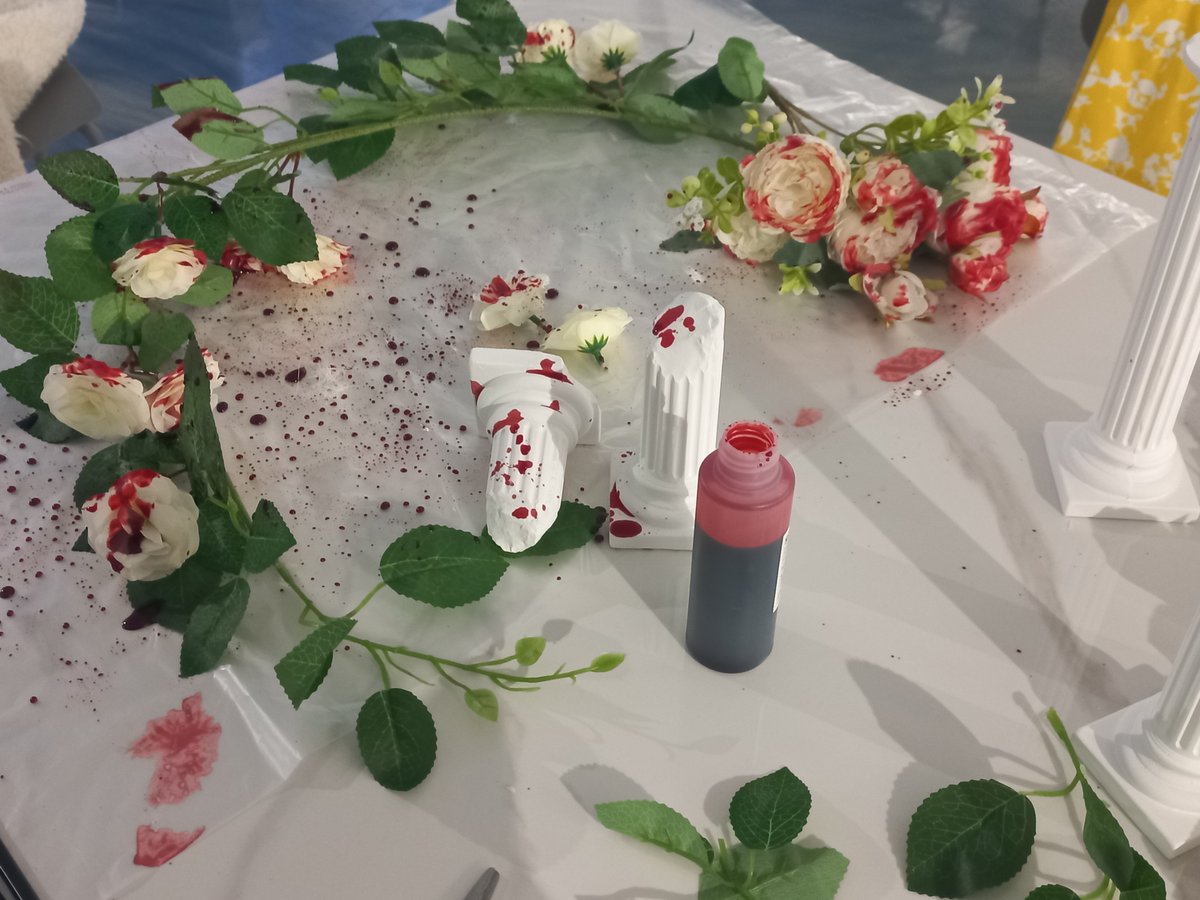 Puna_uu_'s tweet photo. 여러분.. 오랜만이에요...
이 사진을 보내면 나이? 추정? 이 될까봐 올릴까말까를 고민햇지만 한동안 못 들어온.. 이유을 말씀드리기 위해....

사실 졸작 준비를 하고잇습니다.. 사진은 졸작 소품 제작 중인 사진................ (머쓱) https://t.co/rX4xrGOZe4