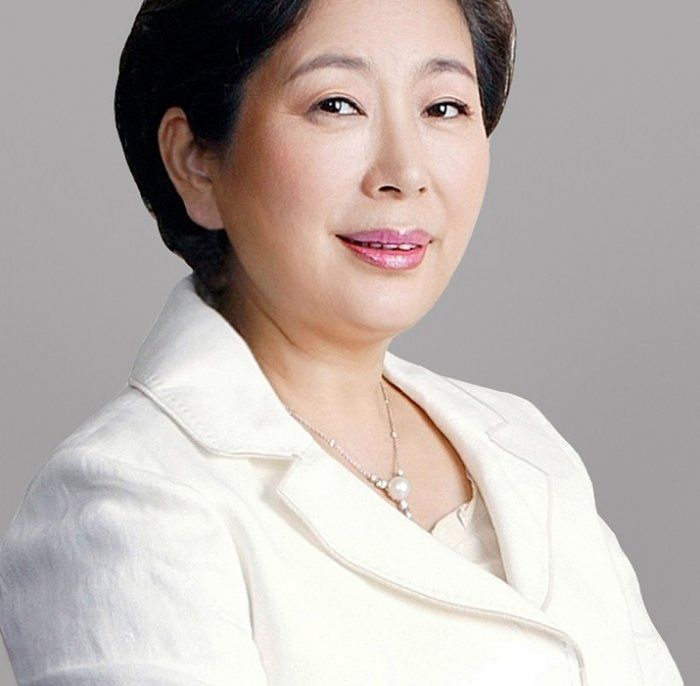 ElevatorWorld's tweet photo. Hyundai Group Chair Hyun Jeong-eun has been reappointed as honorary governor of North Chungcheong Province, South Korea, the Seoul Economic Daily reports. https://t.co/WRtaZaJzve https://t.co/PkLrvMKNqc
