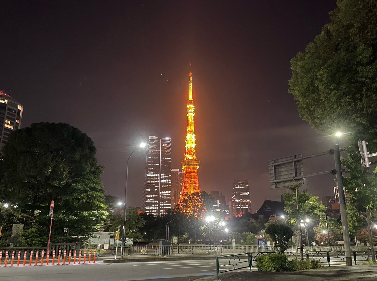K4396303643873's tweet photo. めちゃきれいにライトアップしてる https://t.co/402vc0PVYX