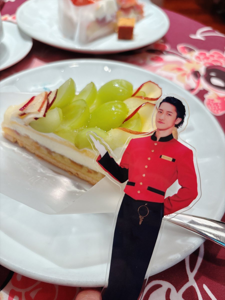 bimiimid's tweet photo. 新しいアクスタとケーキの相性の良すぎて🥺︎︎🫶めʒL! https://t.co/V5fK4AdkhW