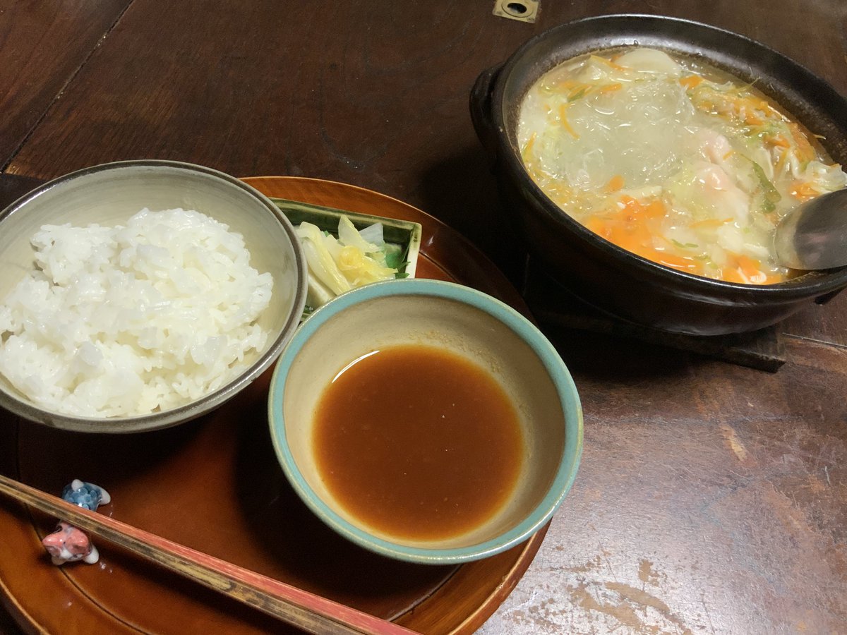 inkyoB's tweet photo. お昼と夕飯(餃子と海老ワンタンの鍋) https://t.co/Y6DwS3JNGm