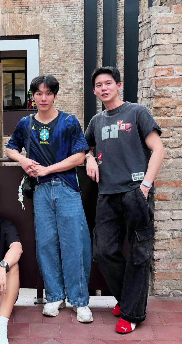 myvwarism's tweet photo. กุเข้าใจหยิ่นทุกอย่างละว่าทำไมอยากให้ยัยบี๋หอมแก้มอยุ่นั่น ก็ยัยบี๋สวยวันสวยคืนนี่น้า เปนกุกุก็หลงอะ https://t.co/44yV7x6DFP