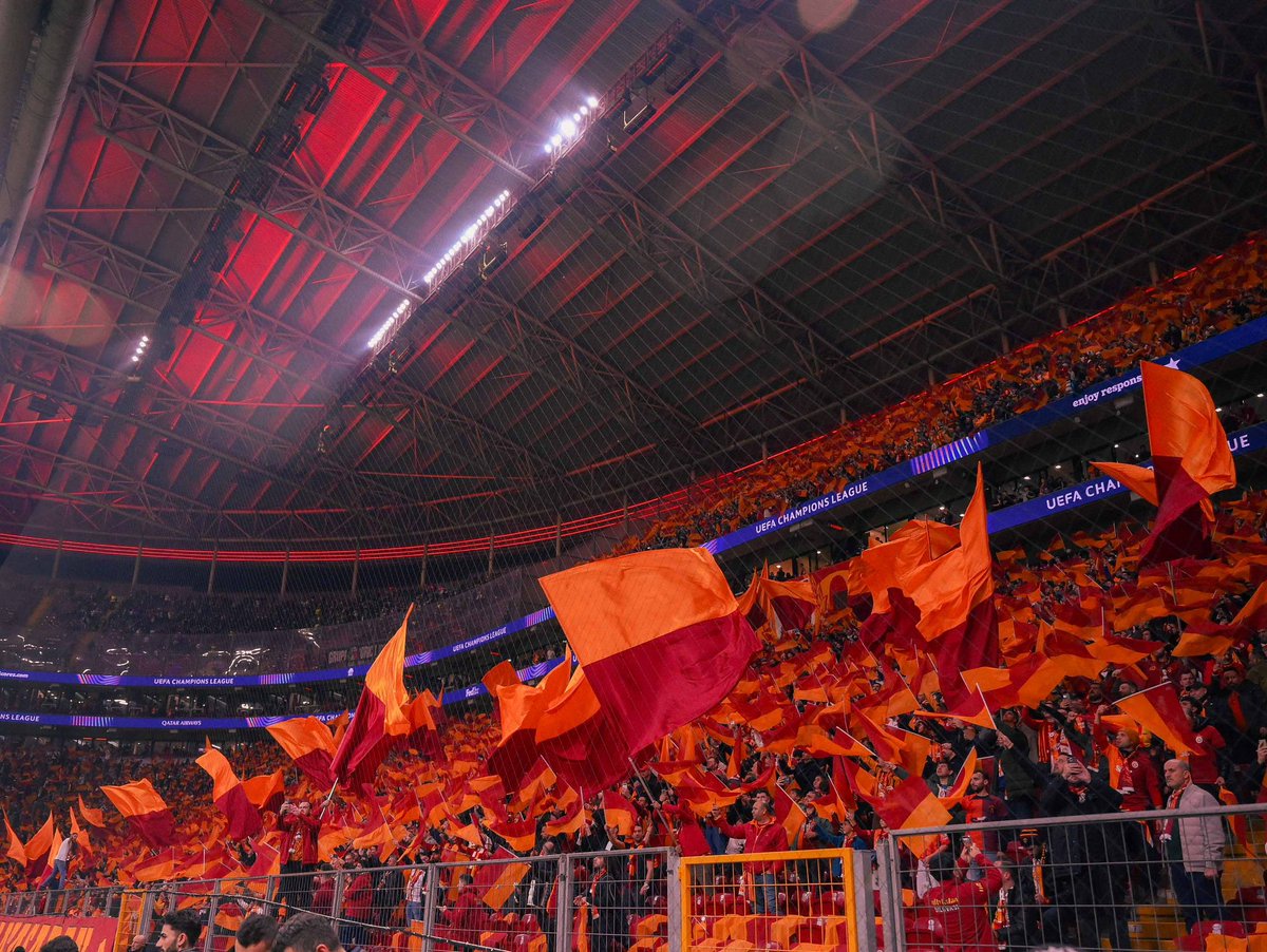 GalatasaraySK's tweet photo. 🗣️ 90 dakika boyunca SUSMAK YOK! 🙌

#GSvFCB #UCL https://t.co/KmI8t6J4lX