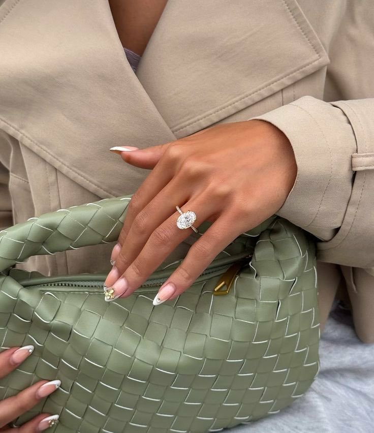 nyliava's tweet photo. engagement rings 💍 https://t.co/7571gTXkUM