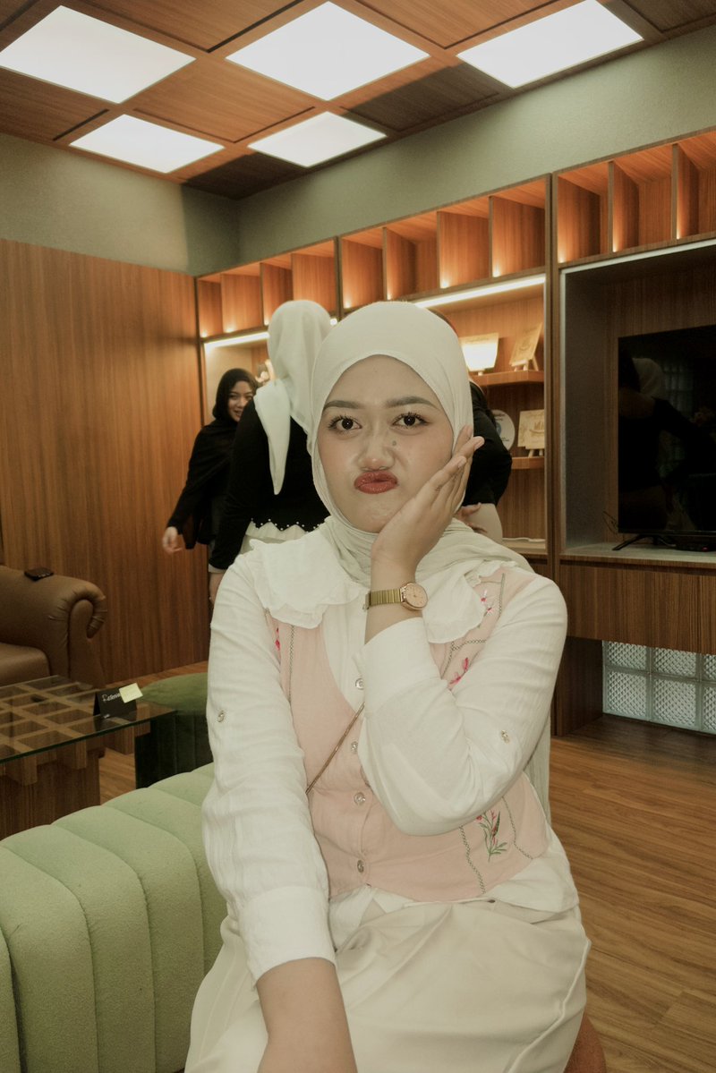 hllwzyy's tweet photo. nongki cantik sering banget udah kayak dijadikan kerjaan ya😭 https://t.co/GwWojBRAVA