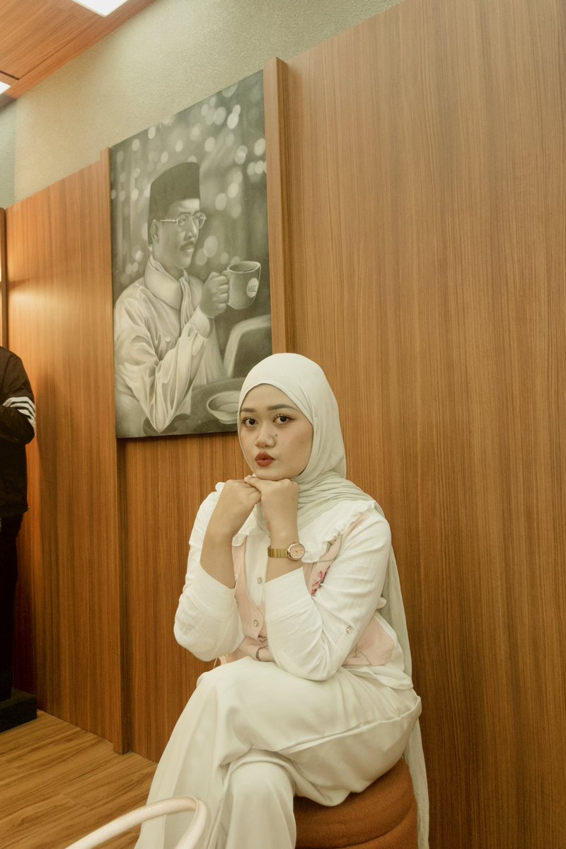 hllwzyy's tweet photo. nongki cantik sering banget udah kayak dijadikan kerjaan ya😭 https://t.co/GwWojBRAVA