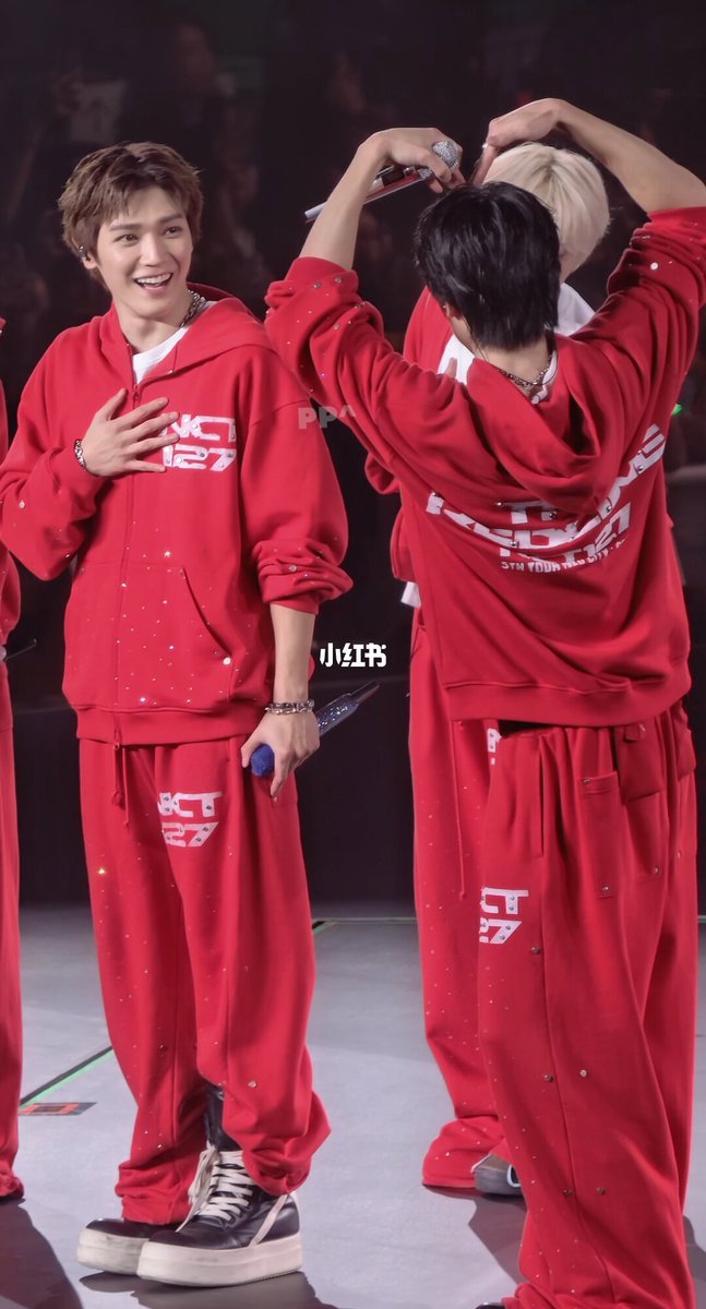 LeeTyong1995's tweet photo. 🍑  🫶🏻 🌹
I can't get over. 
#JAEYONG

cr. 피피 https://t.co/yTziJ1u9op