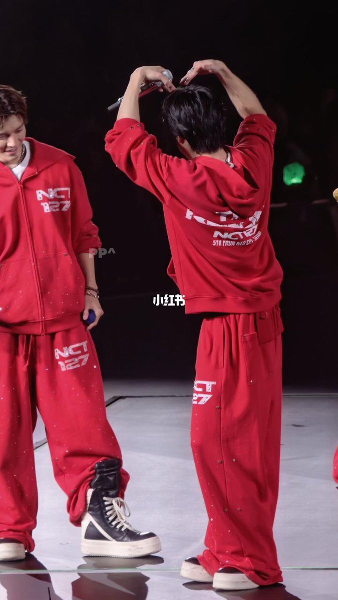 LeeTyong1995's tweet photo. 🍑  🫶🏻 🌹
I can't get over. 
#JAEYONG

cr. 피피 https://t.co/yTziJ1u9op