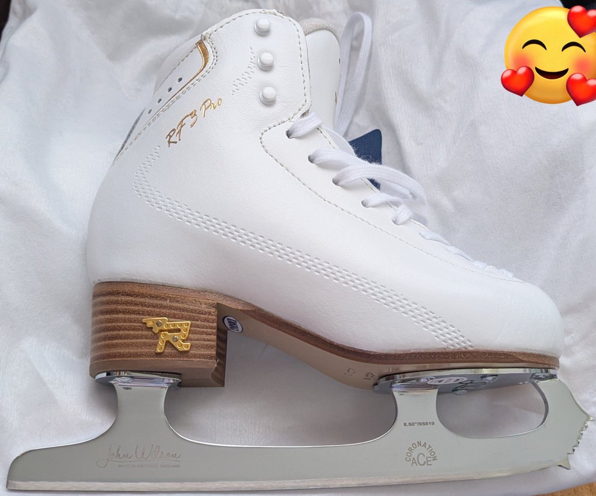 chibiemirin's tweet photo. リスポート　
RF3Pro＋コロネーションエース

リスポート希望してお任せしました

ブレードは
🔰なのにYSブレードがいいと言って
優しく諭され😅
コロネーションエースを選択

靴はホールド感あるし
良く滑るブレードだし満足💕
いずれはYSブレード希望😆

#大人スケーターさんのマイシューズが見たい https://t.co/AfoBVFDjmf