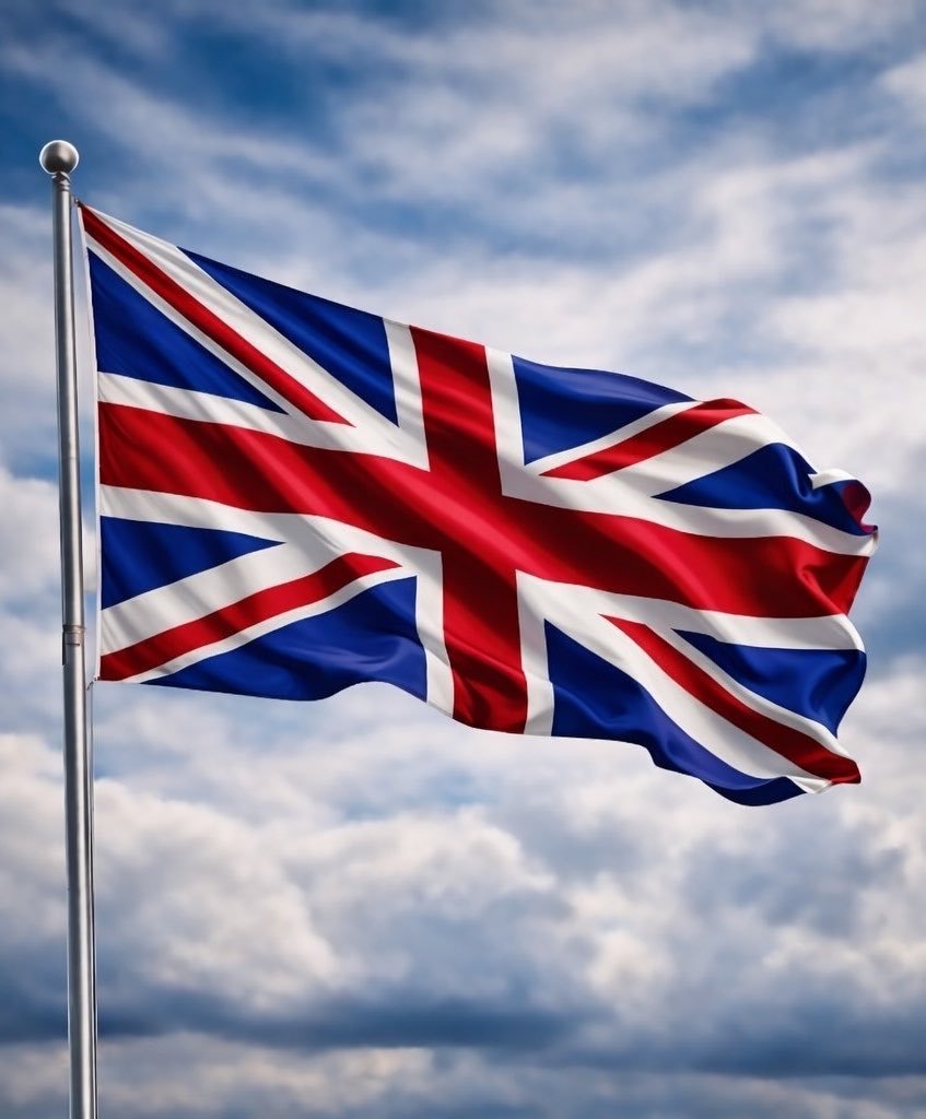 AmericaRecharge's tweet photo. 🇷🇺🇬🇧 Russia threatens possible strikes on UK military bases over Britain’s support for Ukraine.
SHOULD the UK continue backing Ukraine despite the risk of direct escalation with Russia? 🇺🇦
A) YES 🟢
B) NO 🔴 https://t.co/5HtKZ78jvI