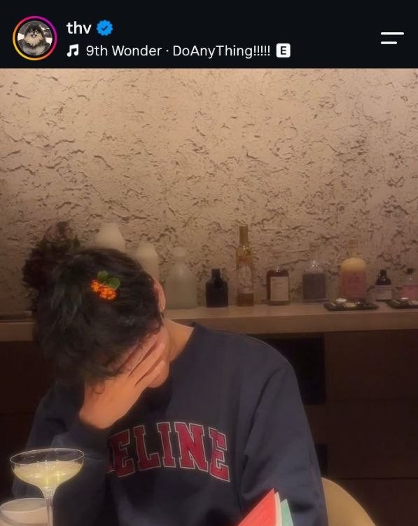 lvthvkook's tweet photo. #noticing  those flower, on thv's hair😭 https://t.co/zBIxeu87Y8