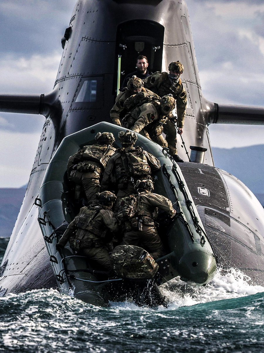 NATO's tweet photo. From beneath the waves to the shores of Scotland 🌊

🇬🇧 British commandos surfaced aboard a 🇩🇪 German submarine during an exercise, bringing together more than 2,000 personnel from six Allied nations https://t.co/8Bmd6lOHWZ