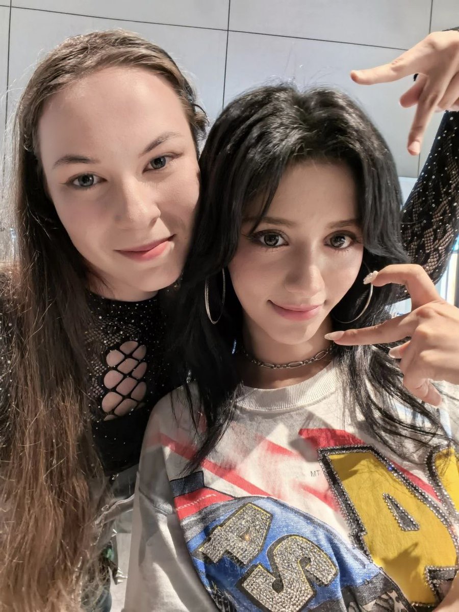 VeronikaEWIXY's tweet photo. #2026MAMAVOTE #xin

Posting X:IN cosplays every day to bring my girls closer to their dream 🫶💕 https://t.co/nIvL60JI9A