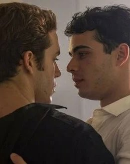 centralreality's tweet photo. MALIPE VIVE! Nos próximos capítulos de “Quem Ama Cuida”, Felipe (Pietro Antonelli) vai se declarar para Mau Mau (João Victor Gonçalves), e os dois vão se beijar. #QuemAmaCuida https://t.co/LQHabR3XWk