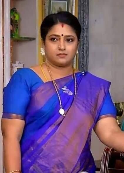 bindumaami's tweet photo. என்னோட சின்ன வயசு போட்டோ பாத்து என் பையனும் அவன் பிரண்ட்சும் இந்த மாறி கெடச்சா உங்கள கல்யாணம் பண்ணிருப்போம் சொல்றாங்க 🍑🥰 https://t.co/DtgzoYYJKk