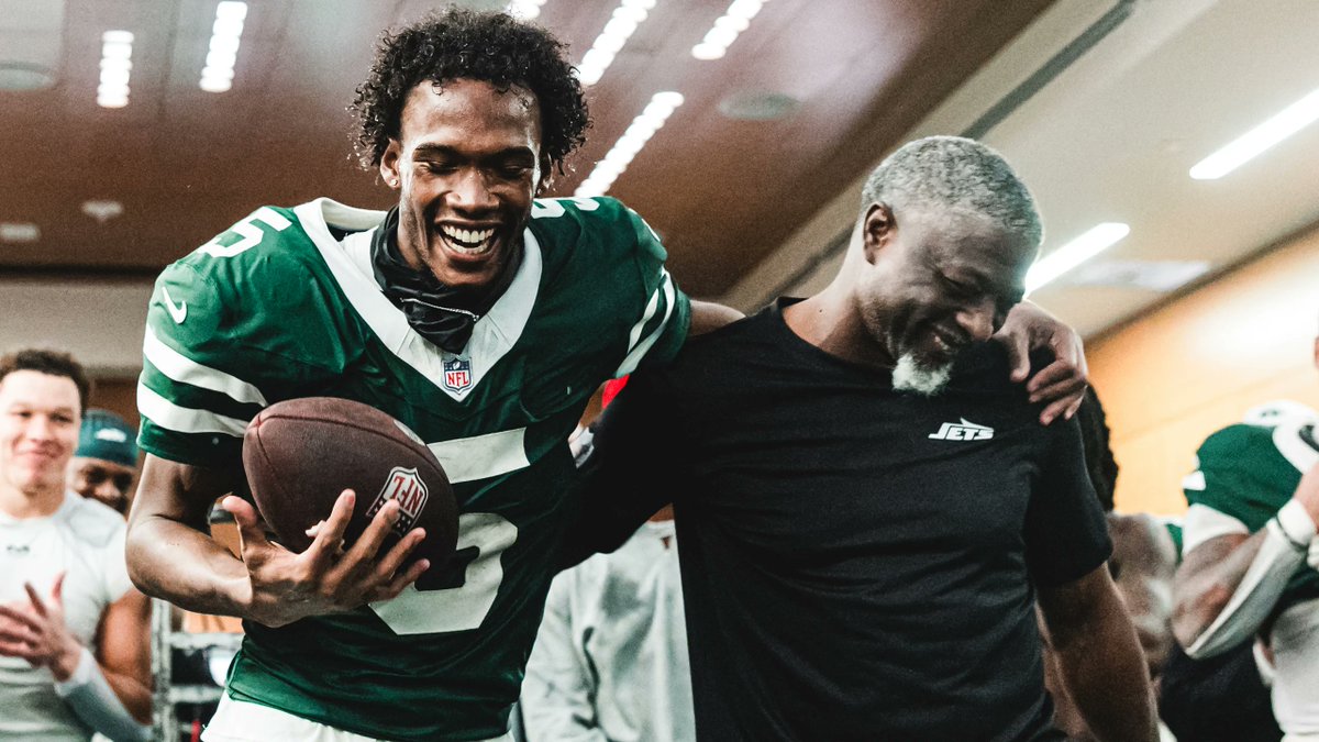 NYJets_Media's tweet photo. 💚 https://t.co/FG1LT0ZIvy