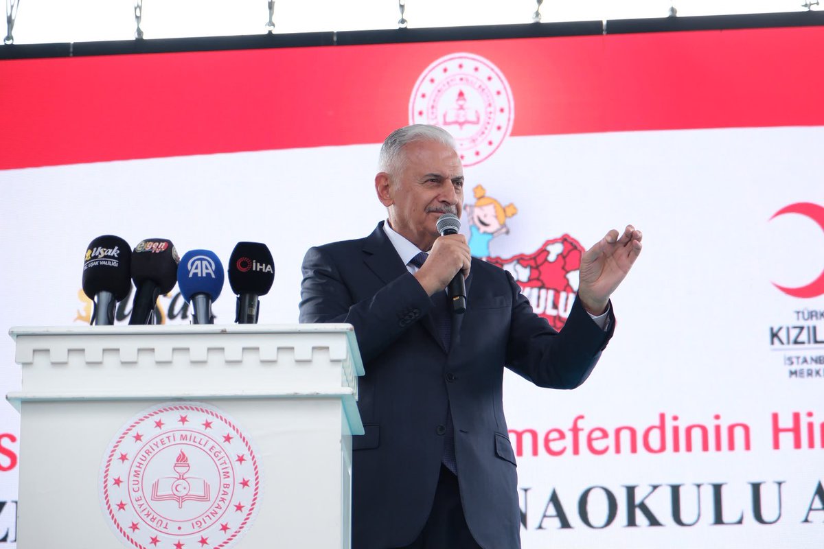 BY's tweet photo. Açılışını gerçekleştirdiğimiz Şükrü Özdilek Kızılay Anaokulu'muz geleceğe umutla bakan çocuklarımıza hayırlı olsun.

Tüm çocuklarımıza sağlıkla, mutlulukla, bilgiyle dolu bir eğitim hayatı diliyor, bu eserin yapımında emeği geçen herkese teşekkür ediyorum.

#81İl81Anaokulu

📍Uşak