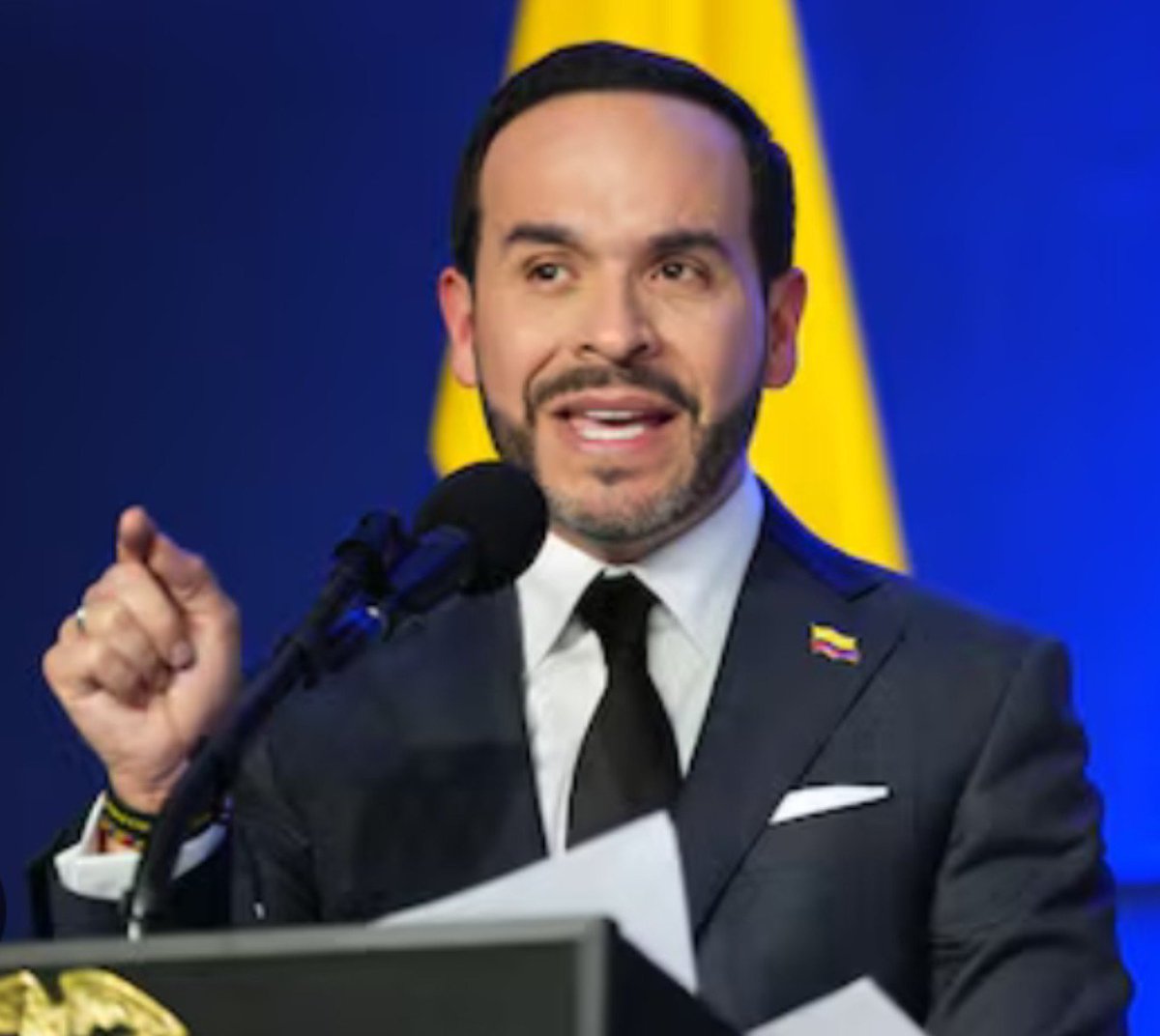 ElPensador75's tweet photo. 🚨 Cómo califica usted el gobierno de Abelardo de la Espriella? 

1. Excelente 
2. Bueno 
3. Regular 
4. Malo https://t.co/ZVIVzDgBa1