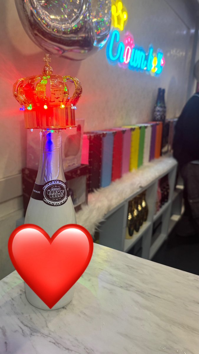 elzzpw's tweet photo. この世界じゃまったく大した額じゃないんだけど、お酒も飲めない年齢の私からしたらまあまあな額のシャンパンをおろすことにハマってしまっている
ただお金を使ってるっていう事実にドパってるんだろーな

最近お金ないから控えないと😖でも普通にメンコンとか行きたい

 #メンコン #メンコン営業 https://t.co/wxtBeFF89X