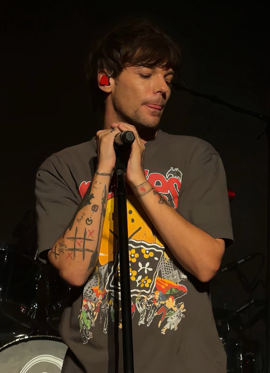 Milliet0mlinson's tweet photo. O cabelinho de tijela voltando 😭😭 https://t.co/wcFAbZ75RP