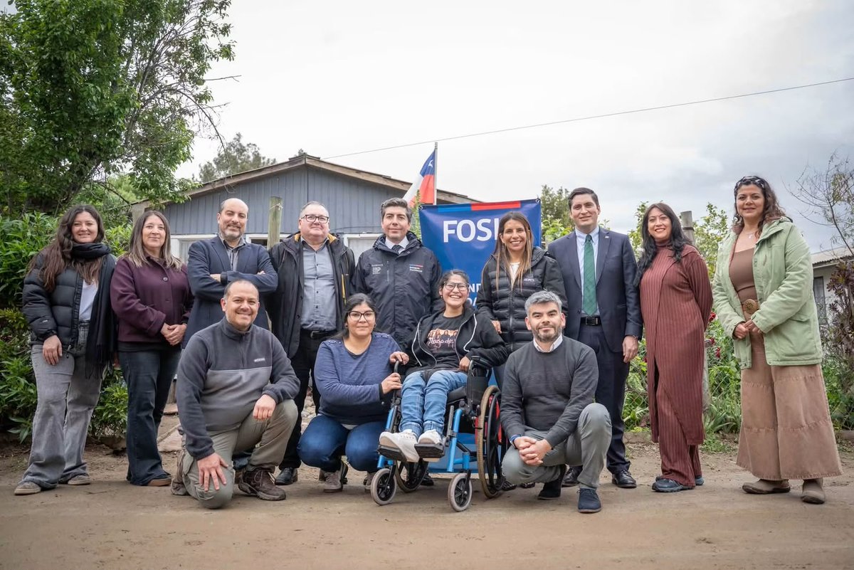 FOSIS_Chile's tweet photo. FOSIS destina $2 mil millones para mejorar viviendas en la Región Metropolitana

Autoridades visitaron a la familia Vásquez de Melipilla para supervisar las mejoras implementadas por el FOSIS y la municipalidad.

https://t.co/RMsGObDqDG https://t.co/CJgIhieux3
