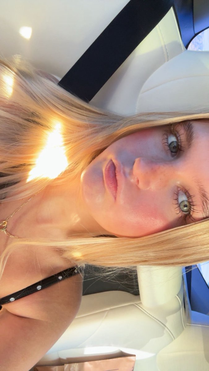 goddess_charz's tweet photo. good morning losers!!! https://t.co/8kH3ASj59J