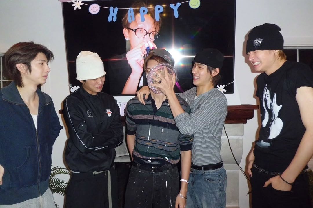 keonhoaholicc's tweet photo. selamat 21 tahun teman 2005 ku! #twin semoga semesta kasih kamu kebahagian selalu!!!!!!!! aku sayaaaaaaaaaang <3333

AN OCTOBER MIRACLE NAMED JAMES

#Happy21andOnlyJAMES
#제임스의_빛이_차오르길 #JAMES #제임스 #CORTIS #코르티스 https://t.co/mRFyGpa2rl