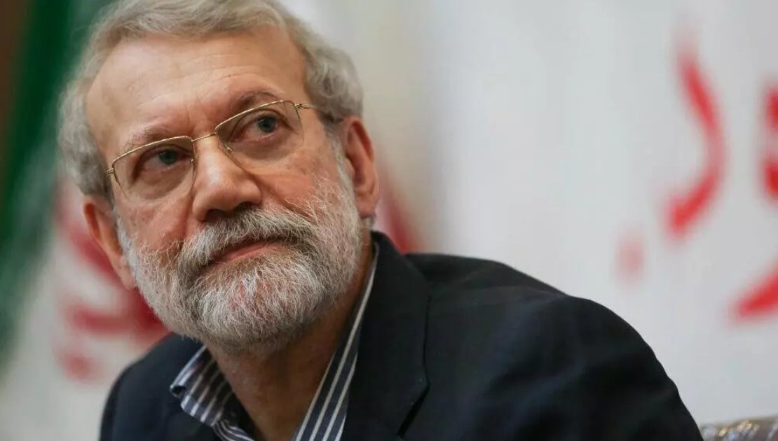 saeed_maaleki's tweet photo. او در مسیری بود که قرار بود همان نقشی را بر عهده بگیرد که هاشمی رفسنجانی در طول جنگک برای امام خمینی داشت. اما نشد. می‌دانستند. نگذاشتند!
#شهید_لاریجانی https://t.co/pXrTtqNQ13