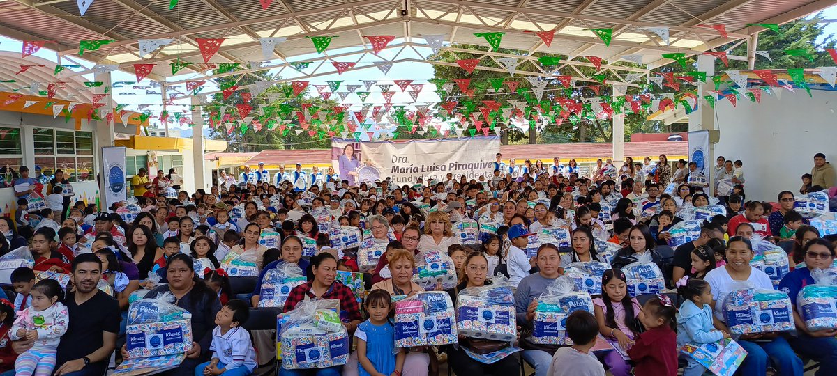 FIMLM's tweet photo. #FIMLMMéxico 🇲🇽 | Durante nuestras jornadas de apoyo en Santa María Rayón y Tepeji del Río, en México, beneficiamos a 300 familias con kits de higiene, artículos para el hogar, cobijas y pañales para bebés y adultos mayores.

#FIMLM #Mexico #AyudarEsNuestroTrabajo https://t.co/IvVuJl63Cm