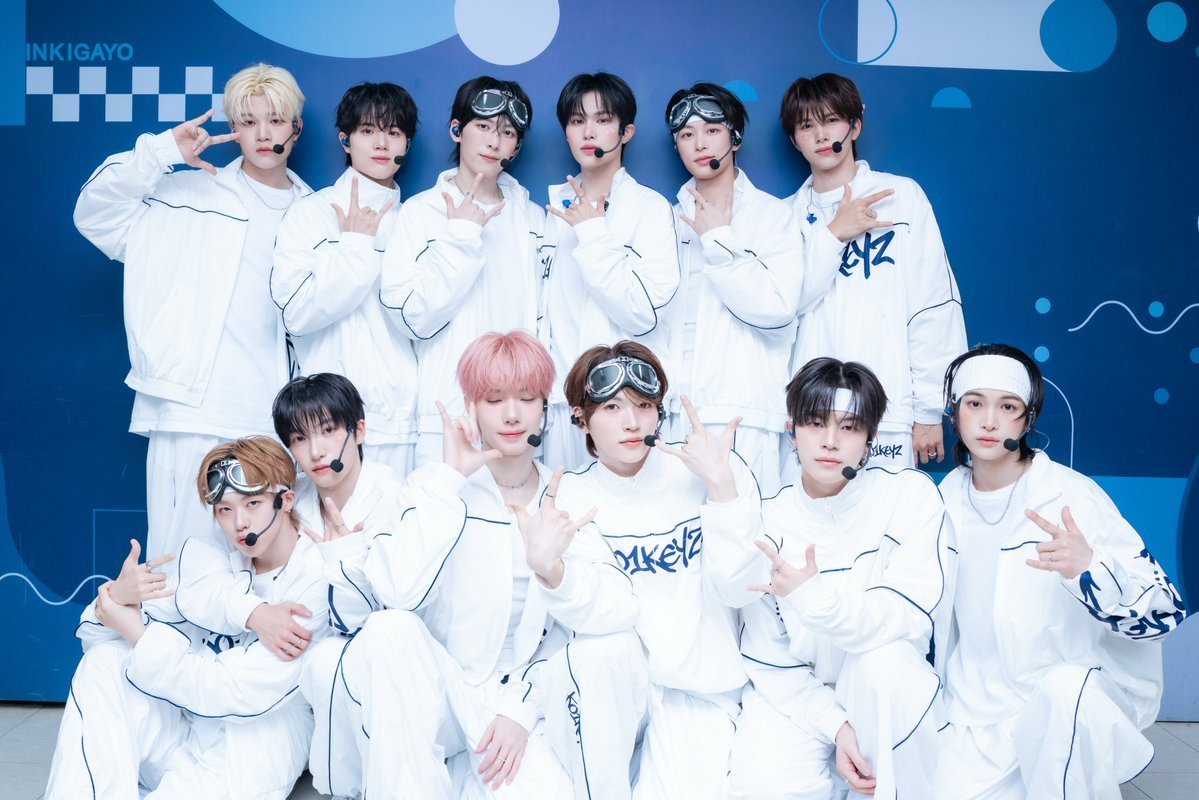 mochiissaaa's tweet photo. best trio ever (based on my bias)

KO1KEYZ : 
ISSA (05) - SHINHAENG (04) - RYUJI (06)

calling -- kak issa, abang iheng, adek ujii

ALD1 :
GEONWOO (03) - XINLONG (05) - SANGHYEON (07)

calling -- mas gonu, kak ilong, dede ayon

**yapp!! i'm the winner cuz their always sidebyside https://t.co/HaVImATgHr