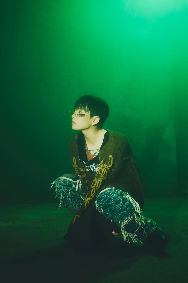 doewuw's tweet photo. 야미친안경 너무 잘어울려... https://t.co/CpiGgmRqDr