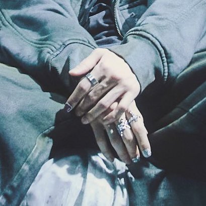 yuyunhos's tweet photo. YUNHO’S NAILS HELLO?!!! https://t.co/M9z9DiHHDd