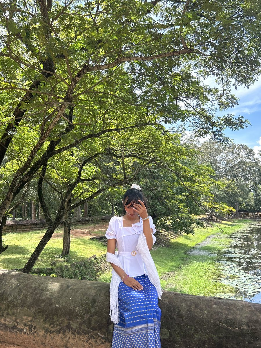 chal_leng_e's tweet photo. 💙🤍 #ភ្ជុំបិណ្ឌ #Pchumbenfestival https://t.co/Wh5Tqo9xIs