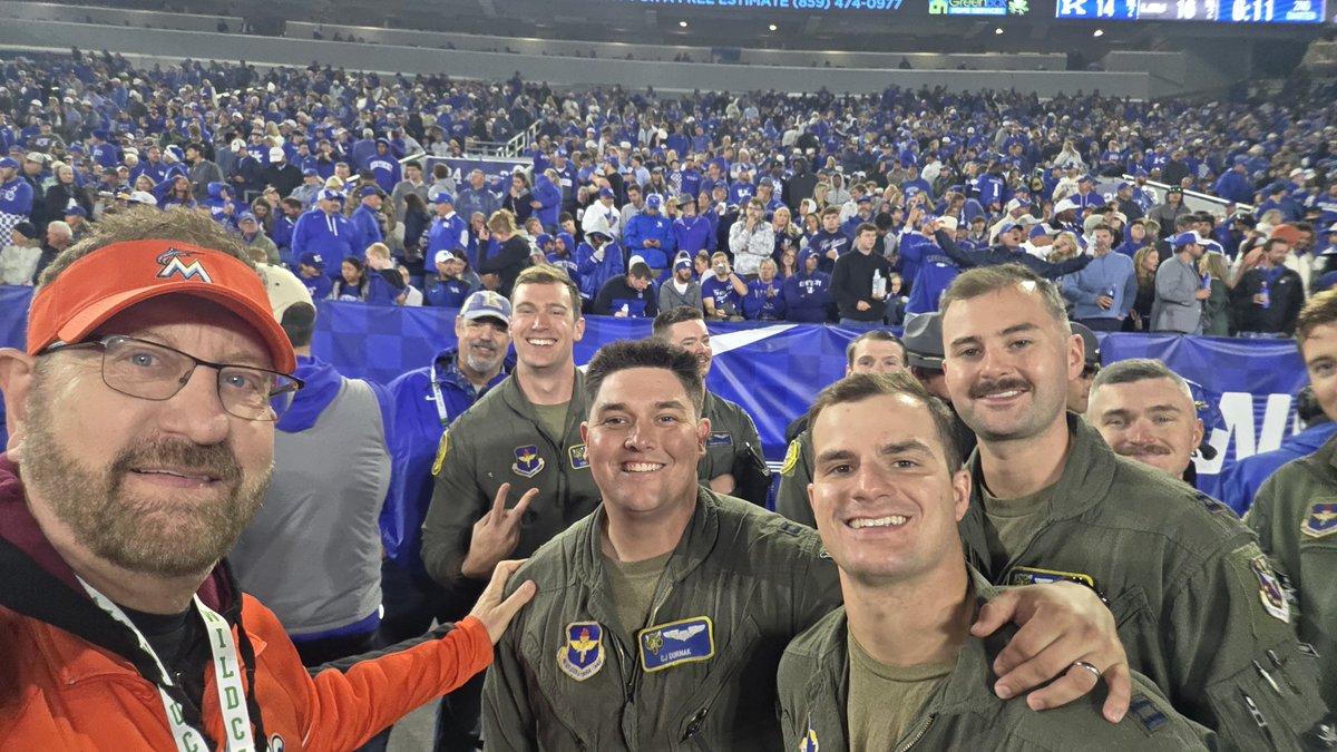 marlins_man's tweet photo. Epic night.   Everyone was so nice.   Top 10 memory.   Go cats https://t.co/FrPlkWyBs4