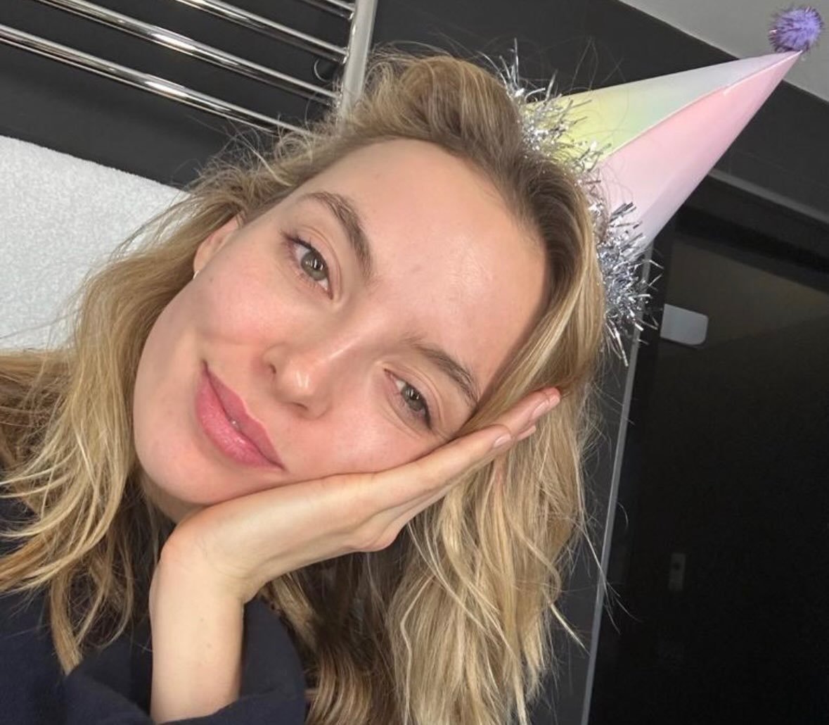 jennifer110u's tweet photo. Only one common point between me and jodie: missing dentist appointment bcs of hangover https://t.co/wqD4YcvNTM
