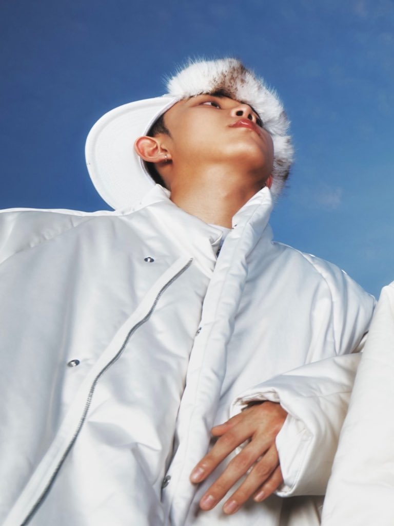 terjemahinRYUL's tweet photo. RYUL KIM LET’S GOOOOOO

#률 #RYUL #롱샷 #LNGSHOT https://t.co/HEfOVFSiMm