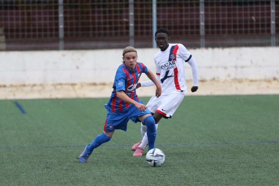 dimehgol's tweet photo. 🇫🇷 Louis Brunet (#8)
📆 07/05/2010 (16 ans)
🛡️ SM Caen U17 

Grosse grosse perf de Brunet qui a vraiment été l’un des artisans du changement de visage de Caen en deuxième période, gros impact à la récupération, c’est d’ailleurs grâce à une de ses récupérations que Caen a ensuite eu l’occasion de but (1-1).