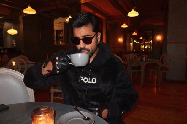 GautamGulati_'s tweet photo. Booster Post!!! 

100 RTs and 200Likes if you are participating in this trend. 

And drop 50 comments using this tagline...... 
RNF STAR GAUTAM

#GautamGulati #GautiGang https://t.co/vvq9GVhe4K