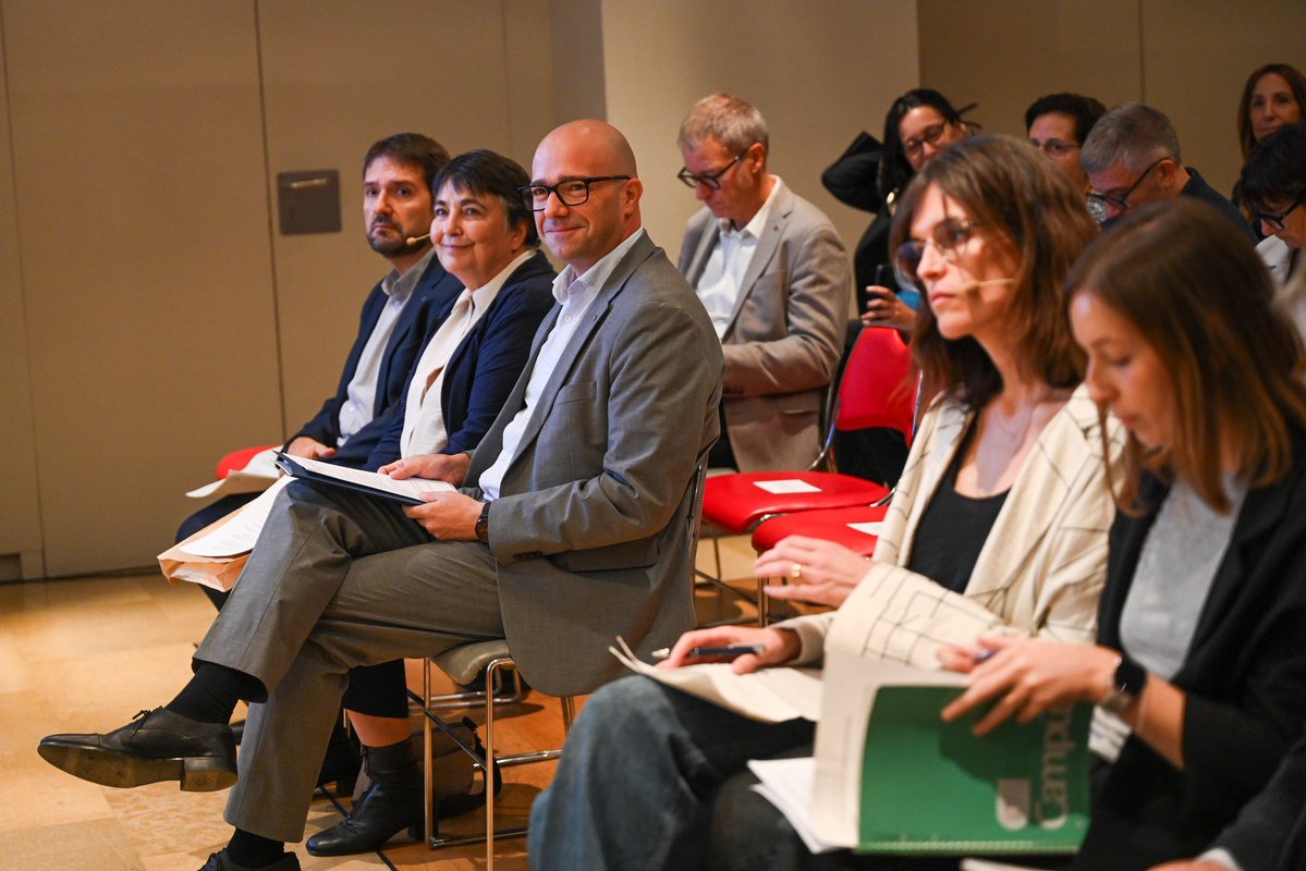 dsocialscat's tweet photo. 📸 Divendres el conseller Raúl Moreno va participar en la presentació d’un nou informe del CETIS, titulat “Sistema integrat de prestacions socials a Catalunya: diagnòstic i recomanacions”.

🔗 Més informació: https://t.co/8r62J4ZdbF https://t.co/WQklJXJTpd