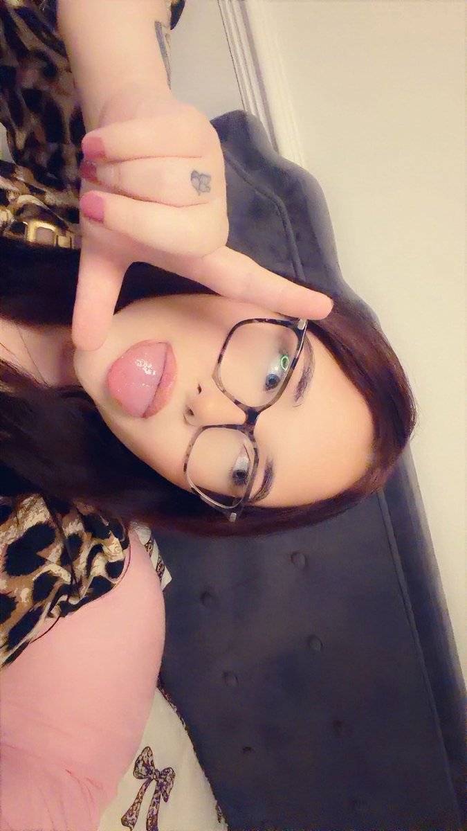 BustyPrincess_X's tweet photo. Come explode or get drained I’m waiting💸
#findomworship #findom #content #NFSW https://t.co/fgdrEIF2J1