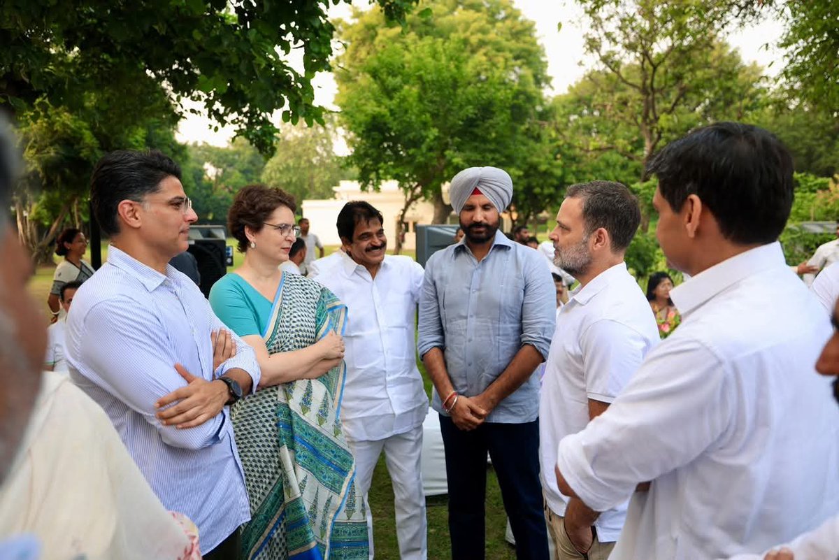 yogenderayogi's tweet photo. INDIA गठबंध और भारत के लोग देश के लोकतंत्र की रक्षा के लिए एकजुट हैं।

राजनीतिक आंदोलन जारी रहेगी, जनांदोलन जारी रहेगी - ये लड़ाई रुकने वाली नहीं है। https://t.co/VyWieVt2kK