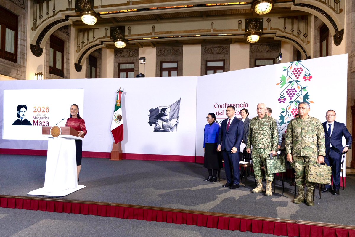 rosaicela_'s tweet photo. En la #MañaneraDelPueblo, encabezada por la Presidenta @Claudiashein, informamos que se han brindado más de 8.7 millones de trámites y servicios a la población como parte de las acciones de #AtenciónALasCausas. Seguimos trabajando en territorio, principalmente con los jóvenes, para que encuentren opciones de vida a través de la educación, el empleo, el deporte y la cultura. 🇲🇽 🕊️ @Claudiashein @RocioBarcenaM